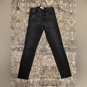 Frame Denim Le High Skinny in Black